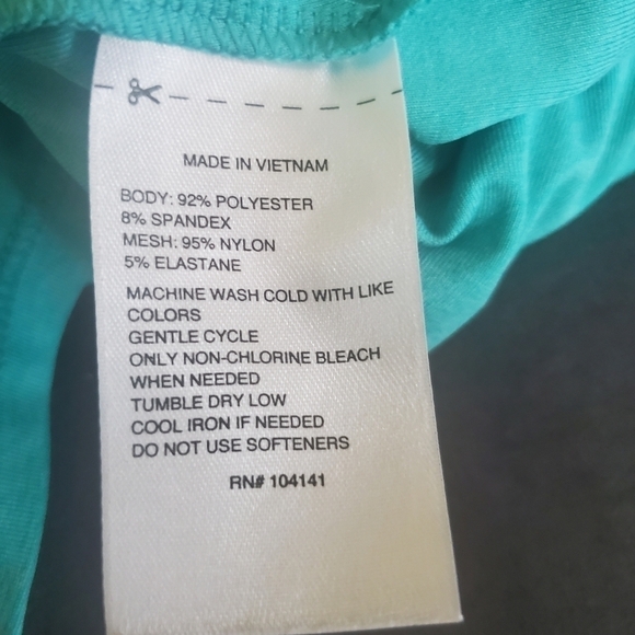 2 Athletic tank tops bundle - Picture 5 of 7